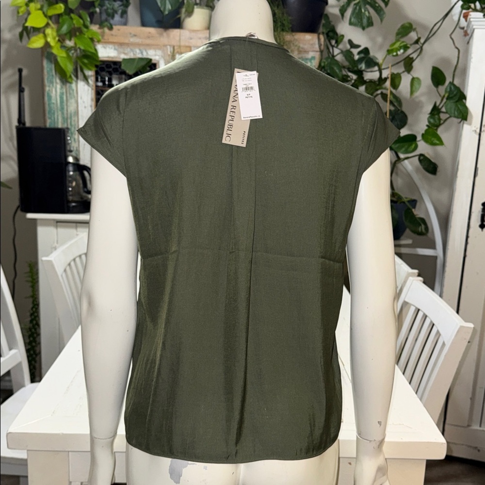 Banana republic sm sage Green Women's sleeveless Top NWT - Picture 4 of 10
